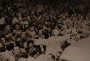 Pius XII addresses a crowd after the bombing of Rome on July 19, 1943.