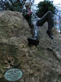 Statue of Oscar Wilde in Dublin's Merrion Square (Archbishop Ryan Park).