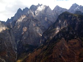 Afternoon light on the jagged grey mountains rising from the Yangtze River gorge