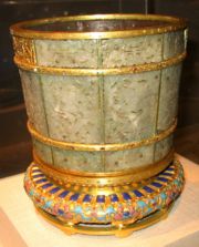 Gilt-metal and jade-inlaid pot. Qianlong reign in the Qing dynasty of China (c. 1700)