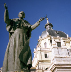 Statue of Pope John Paul II, Catedral de la Almudena, Madrid