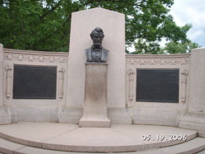 Monument of Abraham Lincoln at Gettysburg.