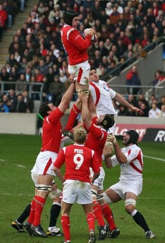 Image:Michael Owen takes a lineout.jpg