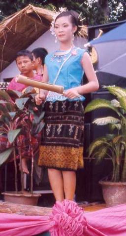 Image:Isansarong.jpg