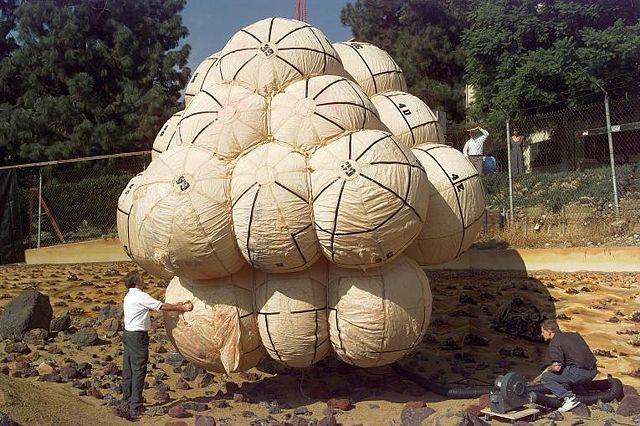 Image:NASA-pathfinder-airbag-test.jpg