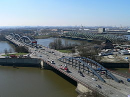 Neue and Freihafen-Elbbrücke.