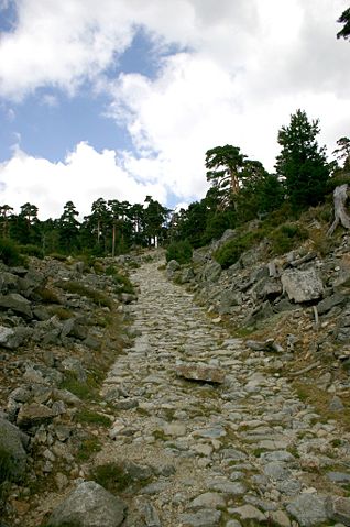 Image:Calzada romana Guadarrama 2005-09-13.JPG