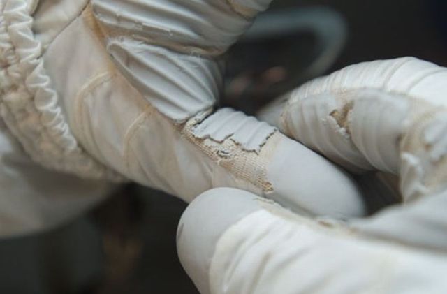 Image:STS-118 glove damage.jpg