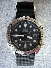 Seiko 7002-7020 Diver's 200 m on a 4-ring NATO style strap.