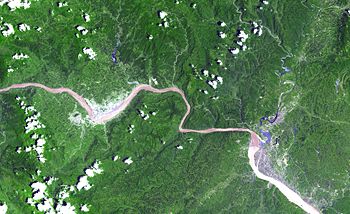 Three Gorges Dam (left), Gezhouba Dam (right).