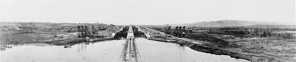 Construction of locks on the Panama Canal, 1913.