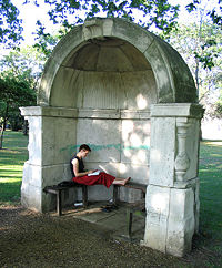 This pedestrian alcove is one of the surviving fragments of the old London Bridge that was demolished in 1831.