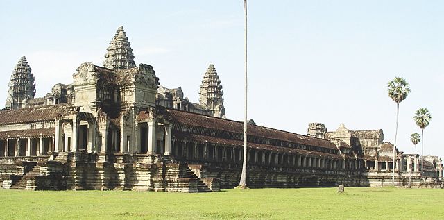 Image:Angor Wat NW Cnr.jpg