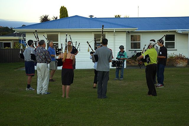 Image:Napier Bagpipe Practice.jpg