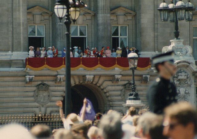 Image:Buckinghampalacebalcony.jpg