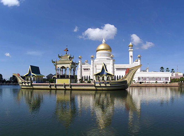 Image:Mosque bsb brunei front.jpg