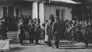 Piłsudski in front of his Sulejówek house, with his former soldiers, before the 1926 coup