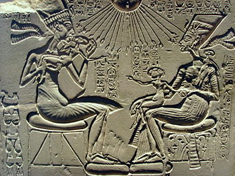 Akhenaten, Nefertiti and their children