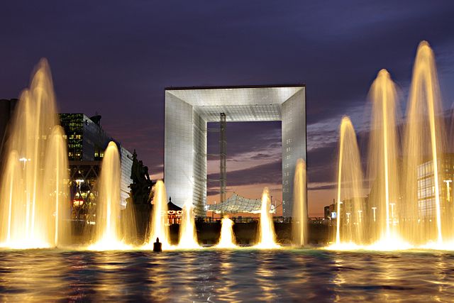 Image:Grande Arche de La D�fense et fontaine.jpg