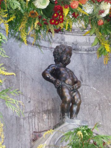 Image:Manneke pis 2 Sept2005.jpg