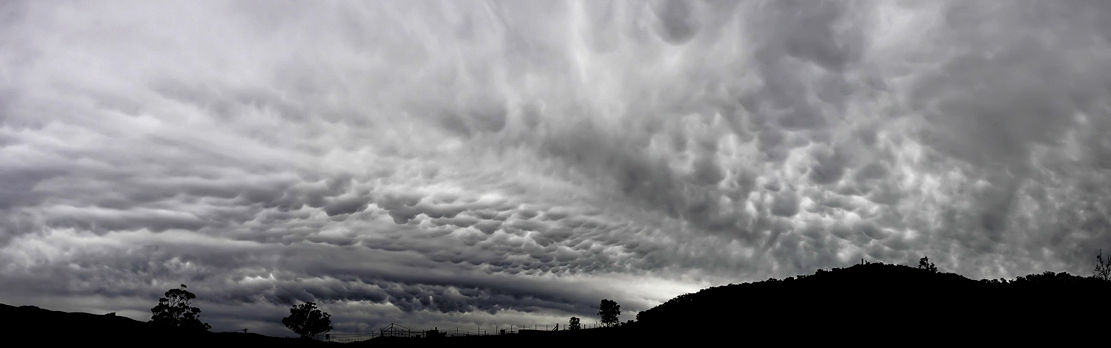 Mammatus cloud formations