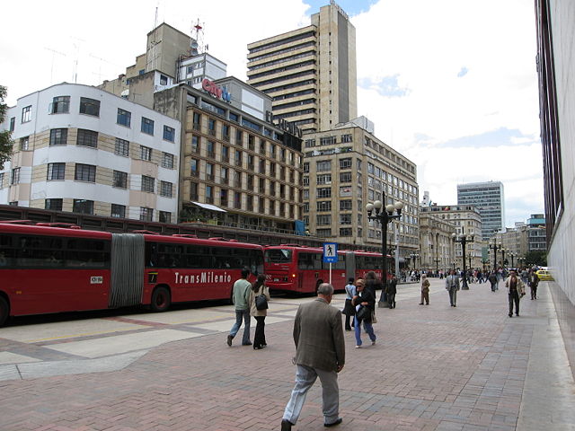 Image:Transmilenio en el centro.JPG