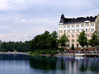 The view across summertime Kaisaniemenlahti.