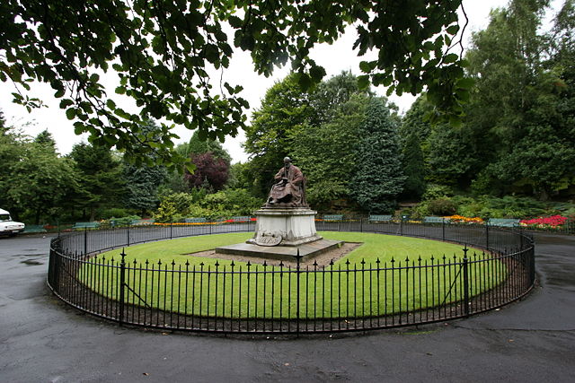 Image:The memorial of William Thomson, 1st Baron Kelvin, University of Glasgow.jpg