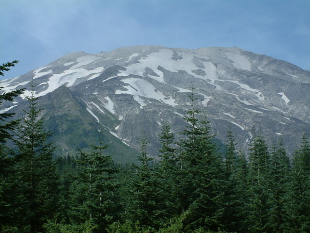 Image:Mt St Helens from climbers biviouc.JPG