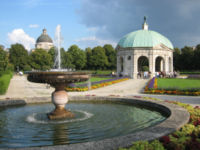 Hofgarten with the dome of the state chancellery near the Residenz.