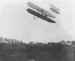 Orville demonstrating the flyer to the U.S. Army, Fort Myer, Virginia September 1908. Photo: by C.H. Claudy.