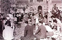 Demonstration for Per�n's release, on October 17, 1945. The Casa Rosada is seen in the background.