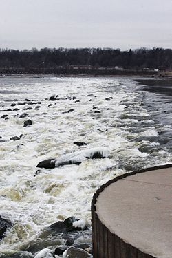 Dam No. 27 is a low water rock dam creating a pool near St. Louis, MO (2006)