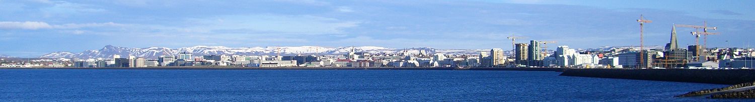 Panorama of the northern seashore of Reykjav�k, as seen from �rfirisey.