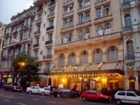 Coffee shops on Avenida de Mayo.