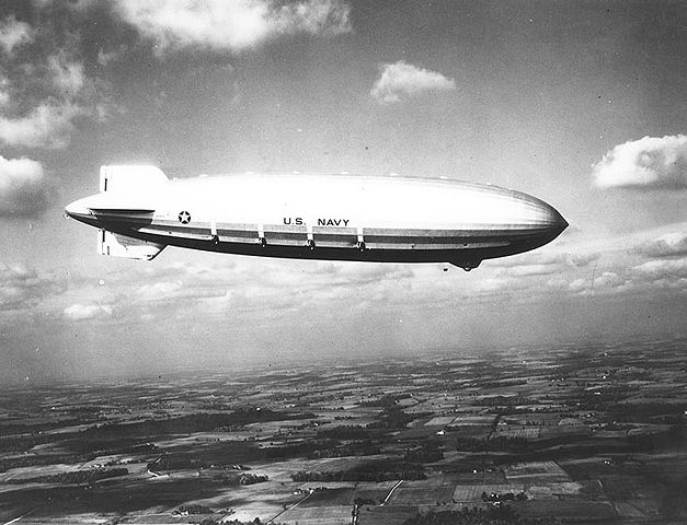 Image:USS Akron in flight, nov 1931.jpg