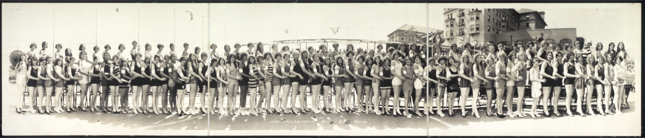 Panoramic group portrait photograph of the 1927 Bathing Beauty Parade in Long Beach, California.