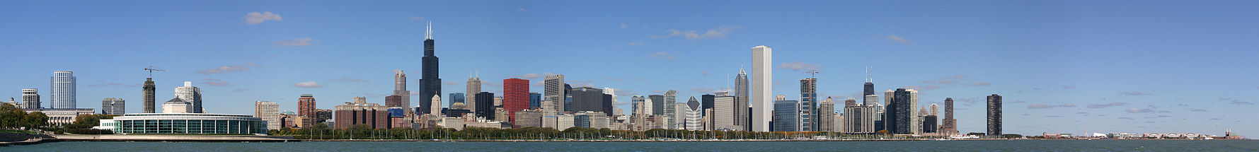 Chicago Skyline in 2006 from Adler Planetarium, stretching from Shedd Aquarium on the left to Navy Pier