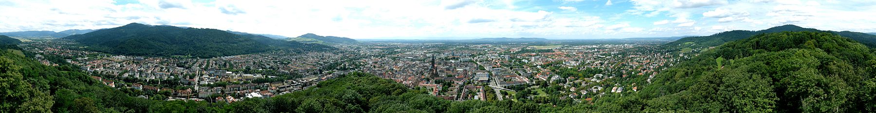 Panoramic view of Freiburg, seen from Schlossberg. The Minster can be seen in the center.