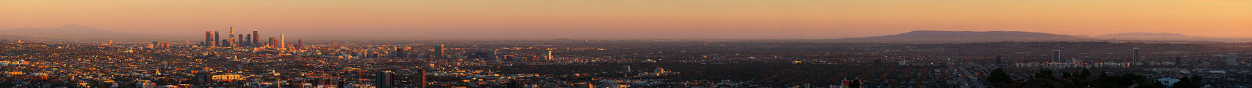 Panorama of Los Angeles as viewed from Mulholland Drive. Left to right: Mountains, downtown, Hollywood (foreground), Wilshire Boulevard, Port of Los Angeles, Palos Verdes Peninsula, Santa Catalina Island, and LAX