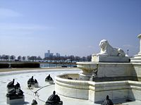 James Scott Fountain - Detroit skyline.jpg