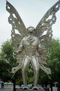 Mothman statue 2005.JPG