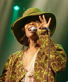 Erykah performing at the 2004 MTV Video Music Awards in April 2004