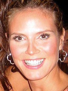 Heidi Klum close up.jpg