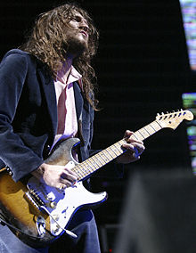 Frusciante performing with Red Hot Chili Peppers at the The Forum in Los Angeles, California on August 31, 2006