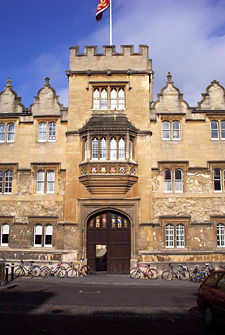 Oriel College Main Gate.jpg