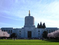 Oregon State Capitol, view from Capitol Mall