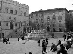 Perugia piazza IV novembre.jpg