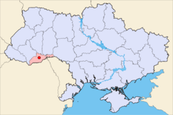 Map of Ukraine (blue) with Chernivtsi highlighted (red).