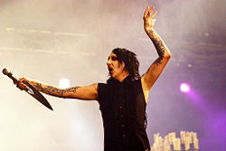 Manson performing at 2007's Eurockéennes.